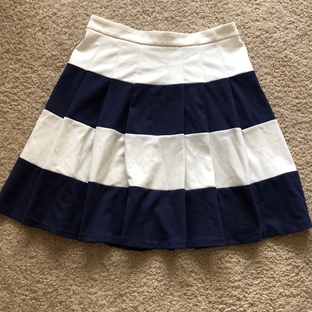 Francesca’s Pleated Navy & White Knit Skirt NWT
